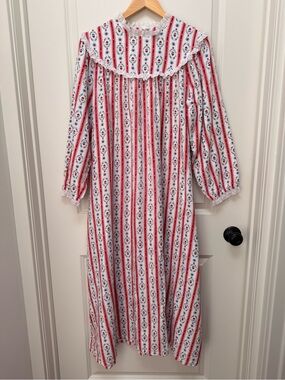 Lanz of Salzburg Vintage Flannel Nightgown Hearts and Flowers